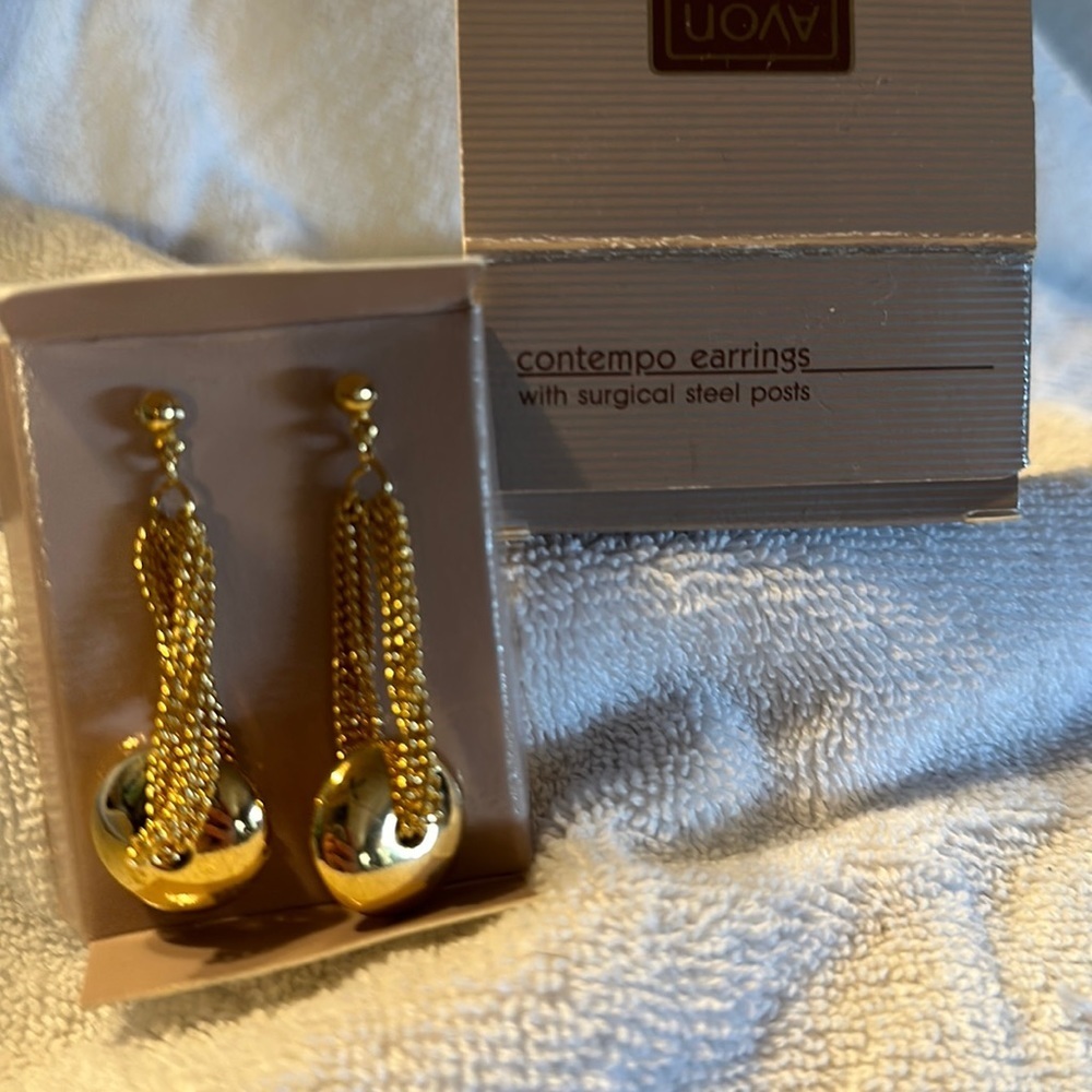 Avon Vintage 1991 Goldtone Contempo Earrings